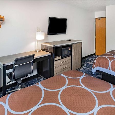 Super 8 By Wyndham Johnstown/Gloversville Bagian luar foto