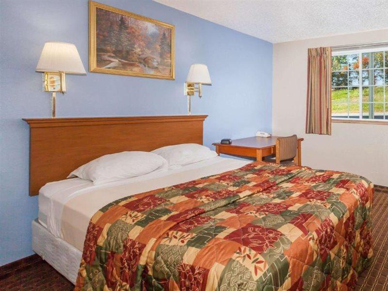 Super 8 By Wyndham Johnstown/Gloversville Bagian luar foto