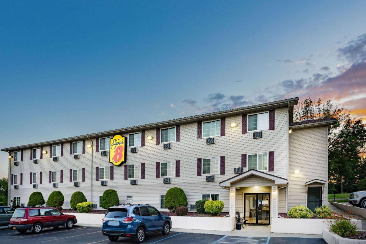 Super 8 By Wyndham Johnstown/Gloversville Bagian luar foto
