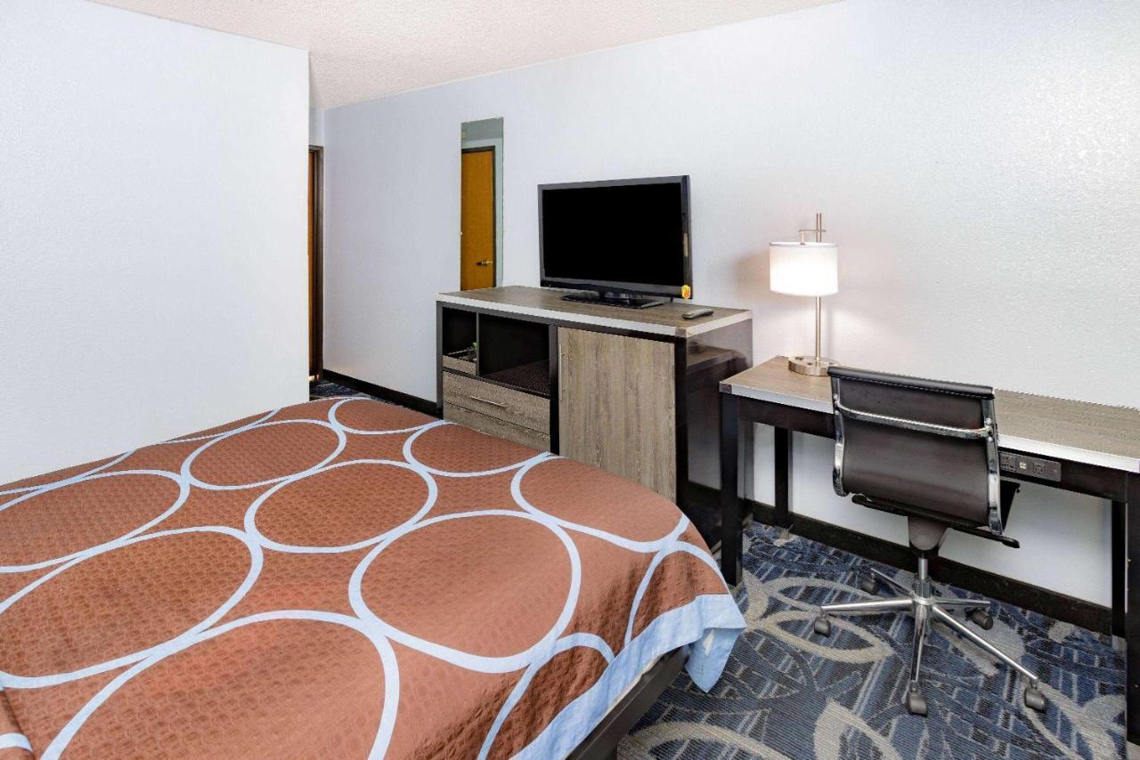 Super 8 By Wyndham Johnstown/Gloversville Bagian luar foto