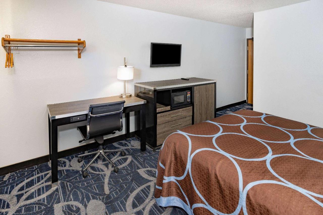Super 8 By Wyndham Johnstown/Gloversville Bagian luar foto
