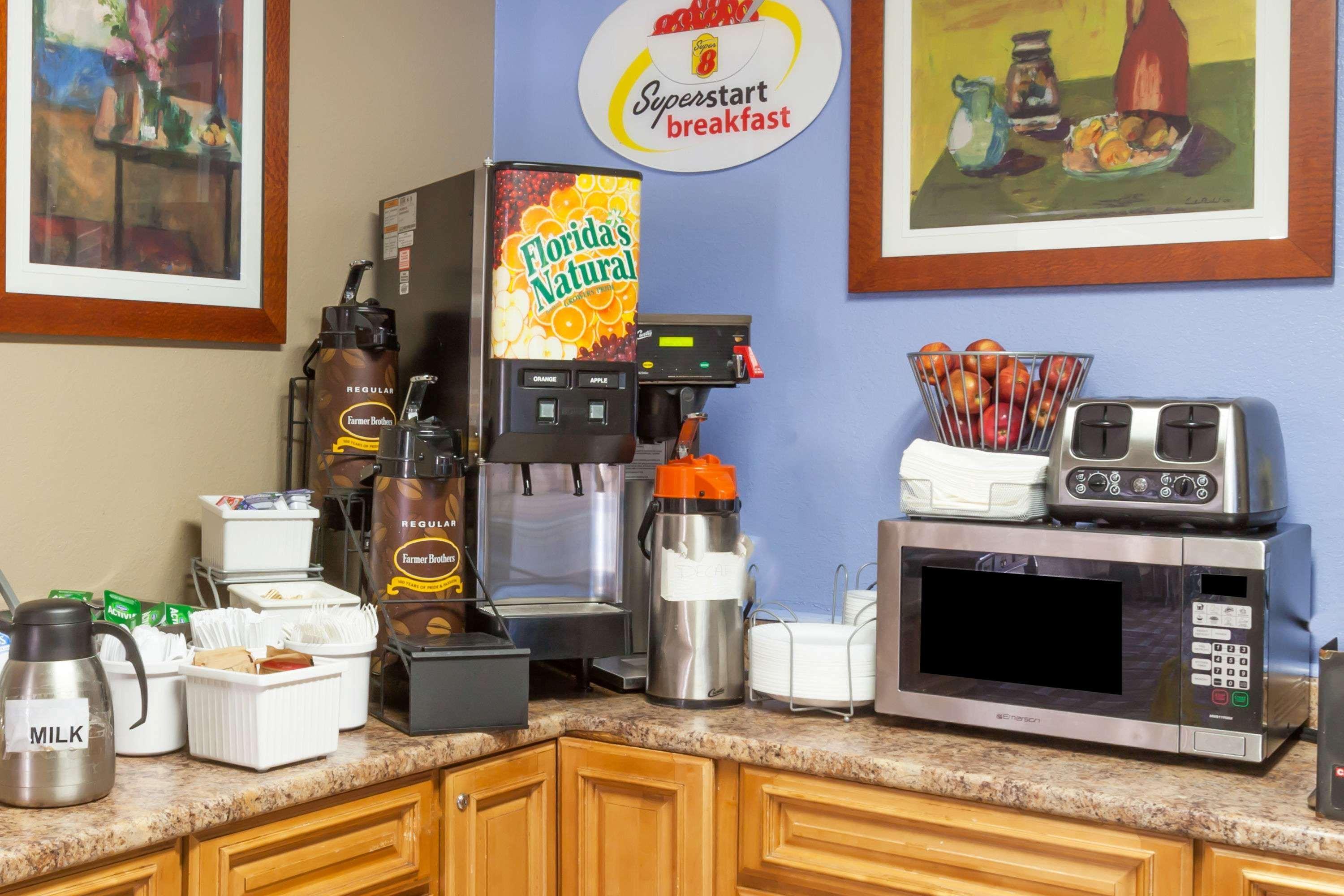 Super 8 By Wyndham Johnstown/Gloversville Bagian luar foto
