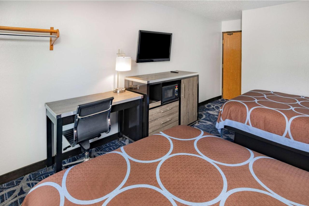 Super 8 By Wyndham Johnstown/Gloversville Bagian luar foto