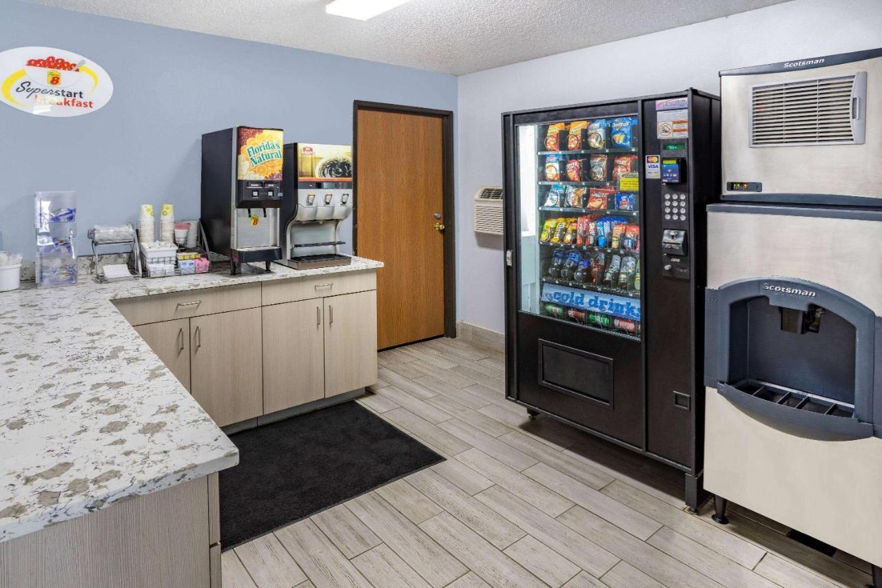 Super 8 By Wyndham Johnstown/Gloversville Bagian luar foto
