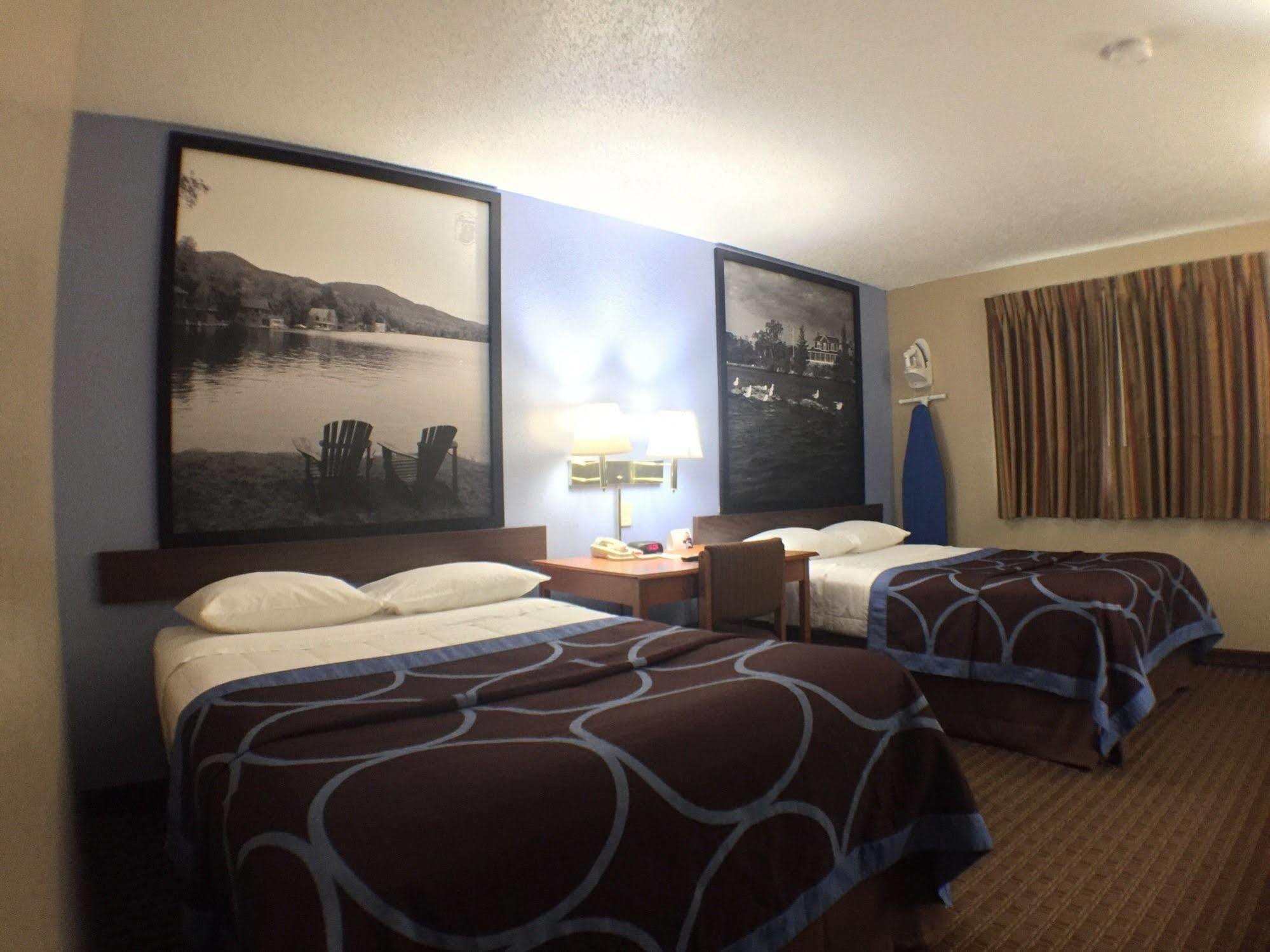 Super 8 By Wyndham Johnstown/Gloversville Bagian luar foto