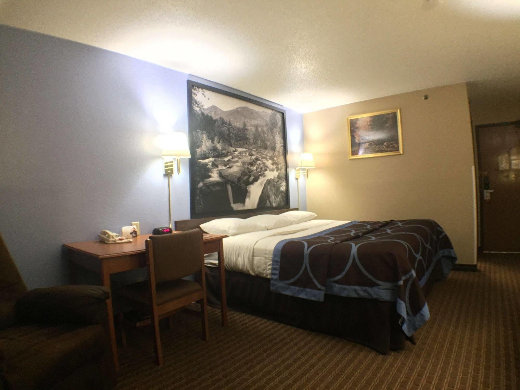 Super 8 By Wyndham Johnstown/Gloversville Bagian luar foto