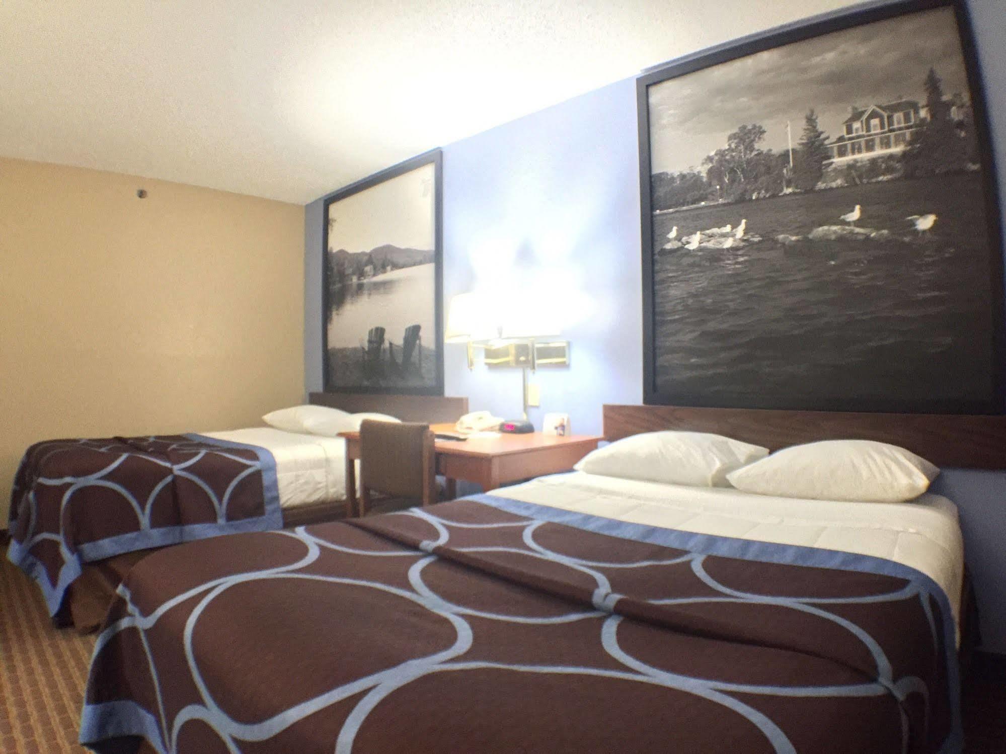 Super 8 By Wyndham Johnstown/Gloversville Bagian luar foto